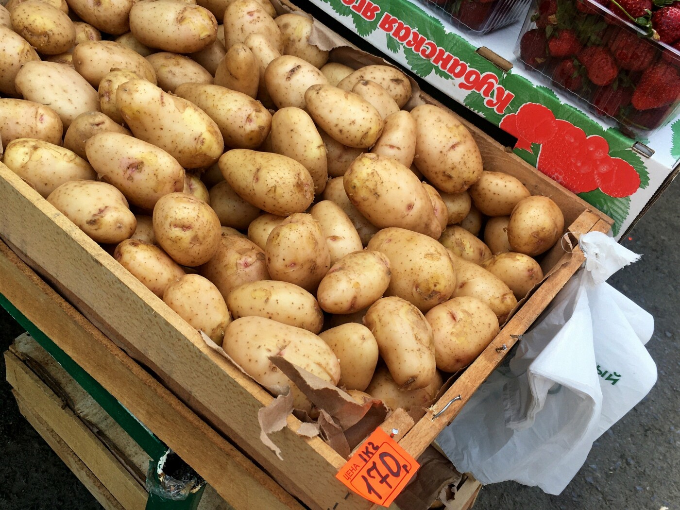 На молодой картофель в середине мая цены разные