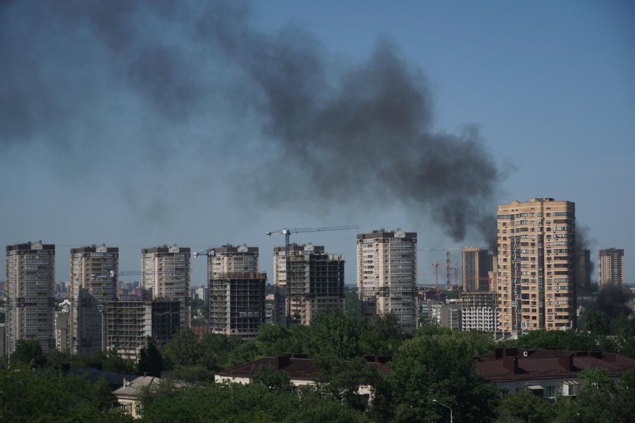 В Октябрьском районе Ростова загорелся двухэтажный заброшенный дом