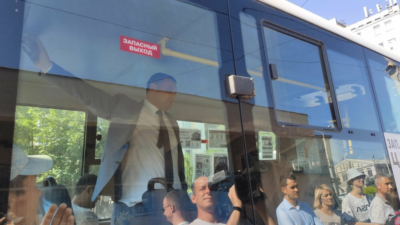 Работу кондиционеров в автобусах Ростова проверил лично глава дептранса