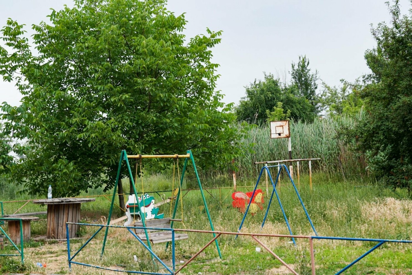 Детская площадка возле дома на Булгакова, 1