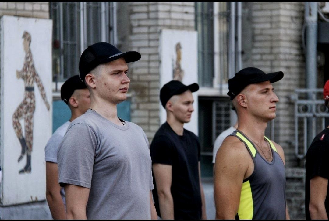 Призывники в военкомате Азова, 5 июля 2022 года