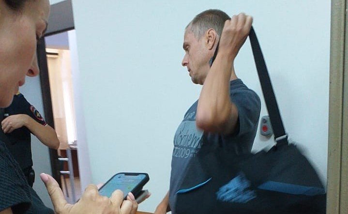 Андрей Майер пришел на заседание суда 4 августа с сумкой на случай СИЗО