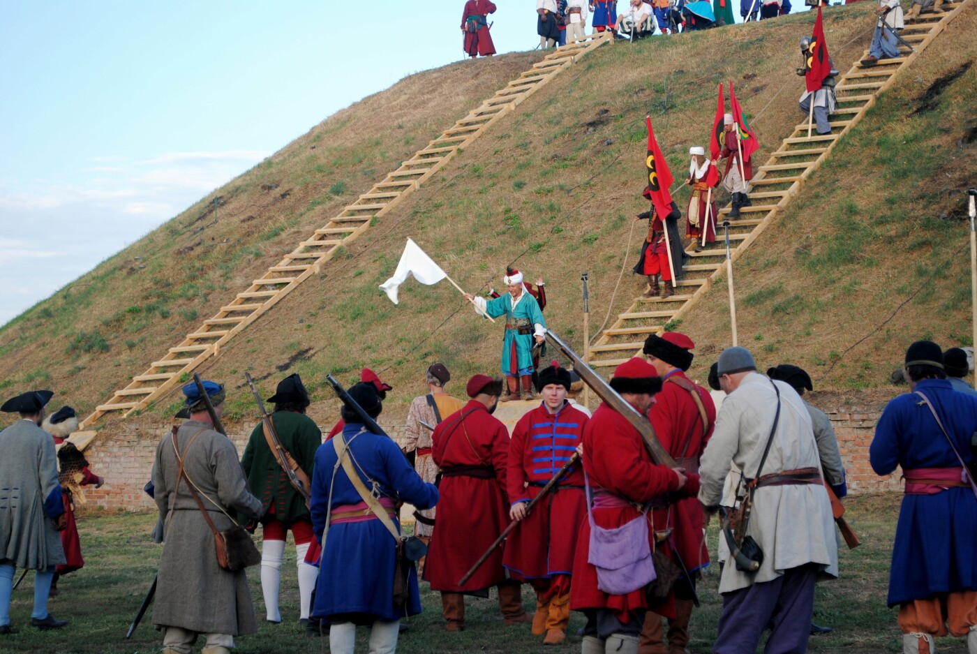 Османы сдаются с белым флагом и сам царь Петр поднимается во взятую крепость Азов - виктория!