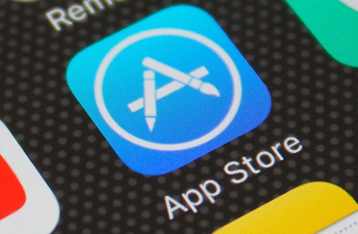 ВТБ предупредил о нелегальных «услугах» установки приложения в App Store