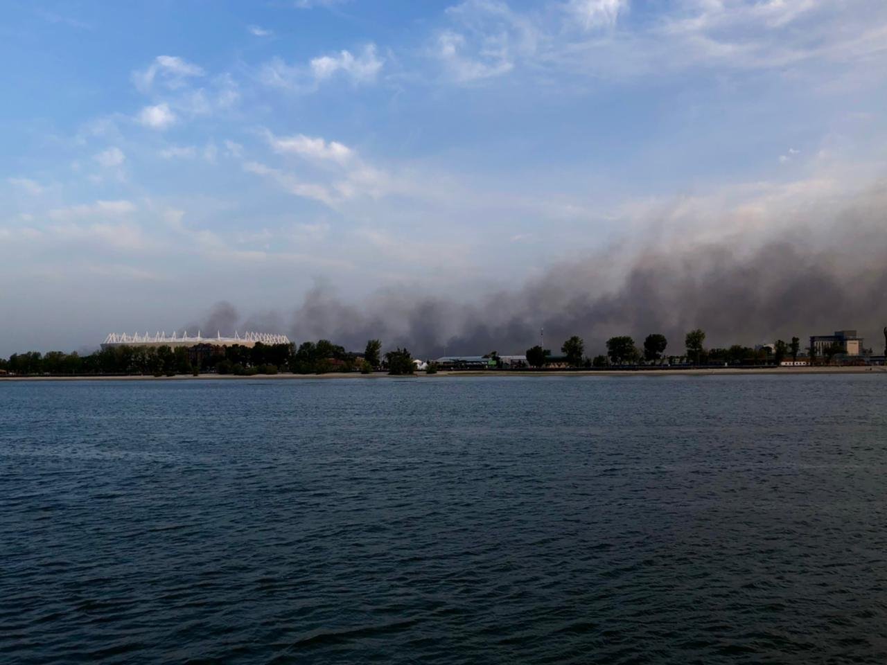 Так выглядел природный пожар на левом берегу Дона с правого берега