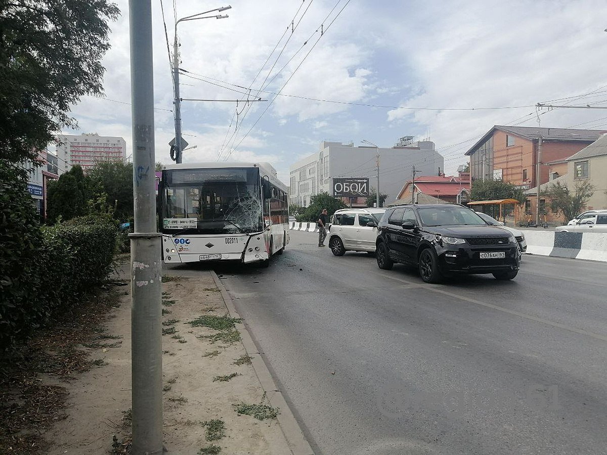 Тройное ДТП с автобусом в Ростове