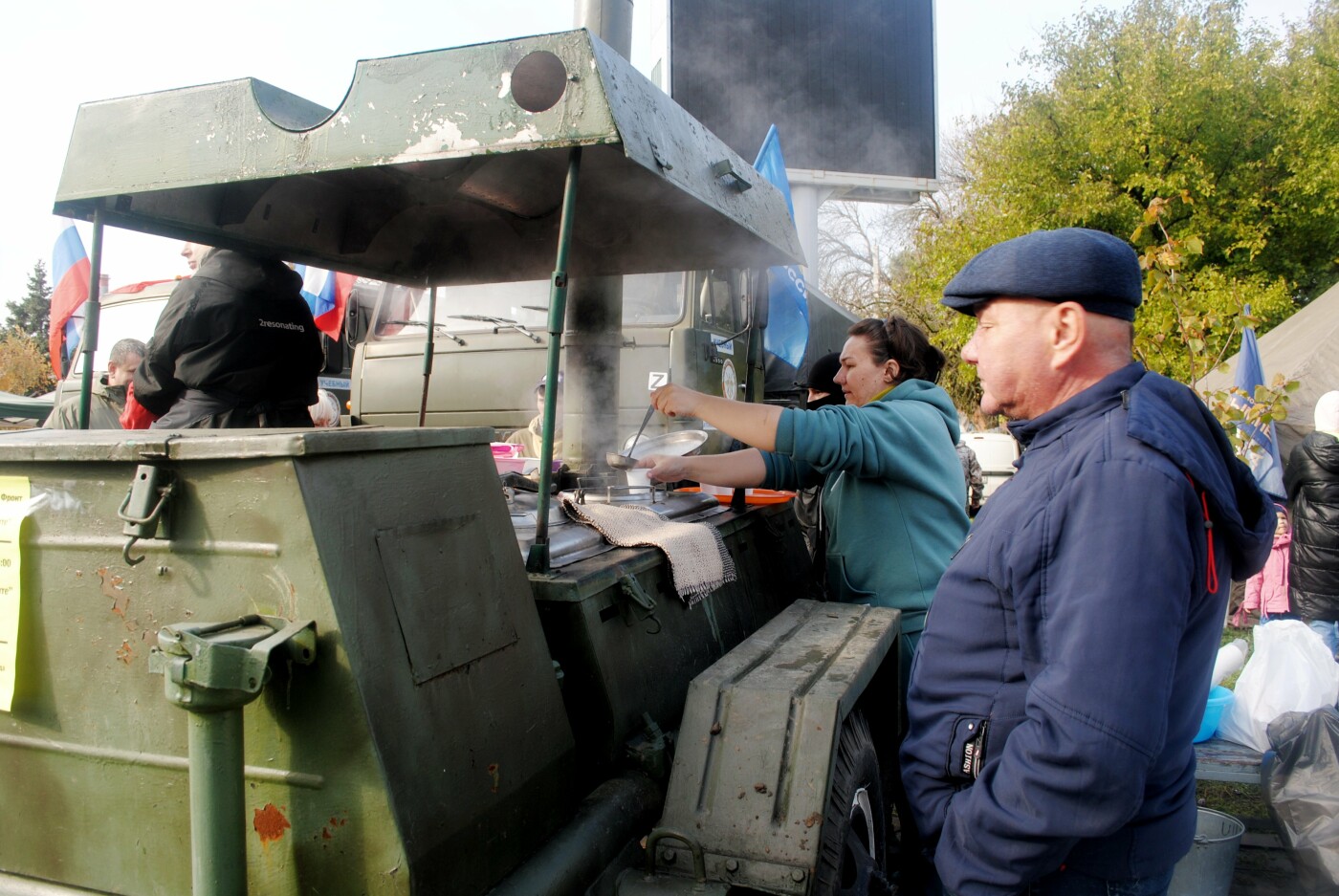 Военные машины, полевая кухня, военная палатка