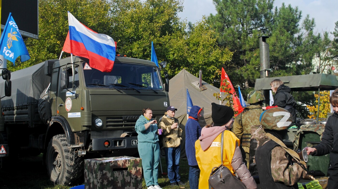 Военные машины, полевая кухня, военная палатка