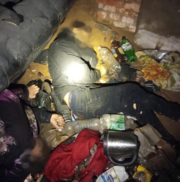 Двое бездомных погибли при пожаре на теплотрассе в Белой Калитве