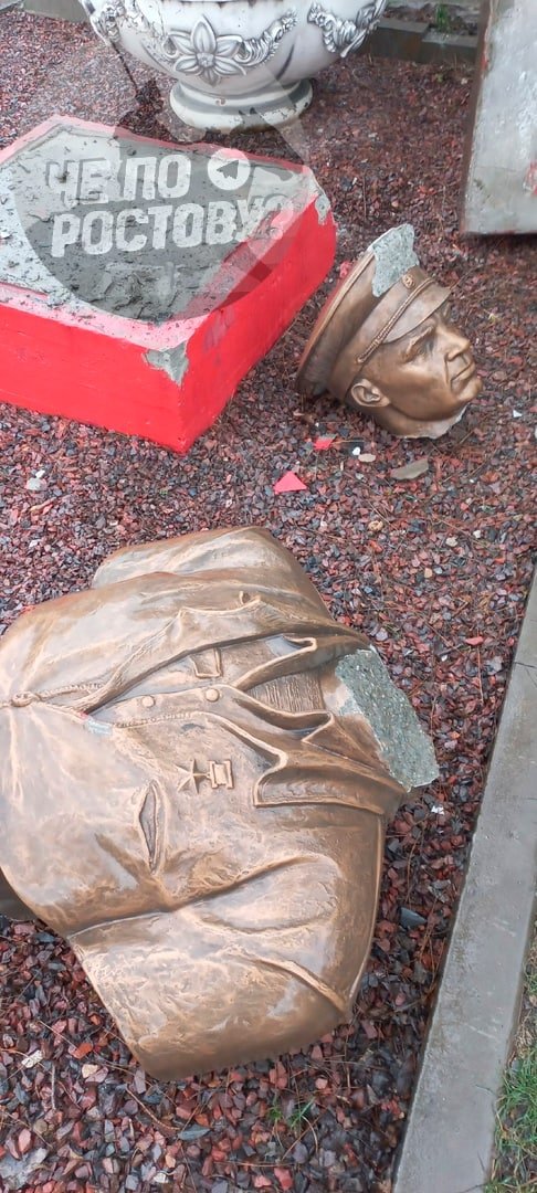 В Ростове неизвестные разбили памятник «отцу ВДВ» Василию Маргелову