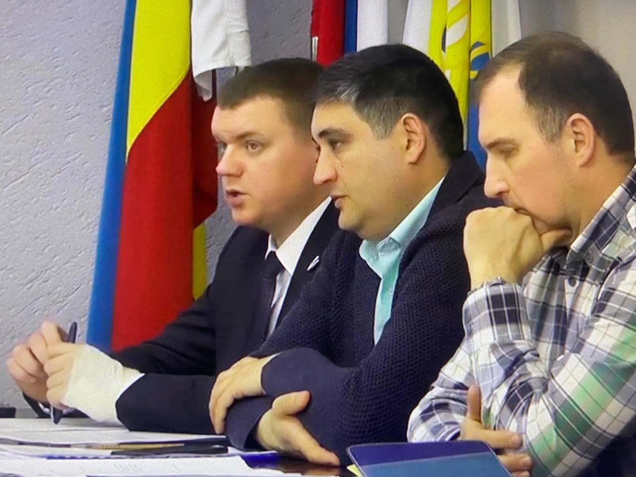 кадр с видеозаписи заседания городской думы по ЖКХ и транспорту в Таганроге