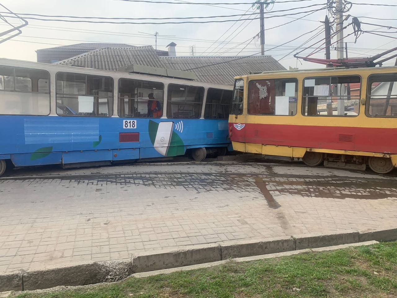 Трамвай протаранил дом на улице Скачкова в Ростове