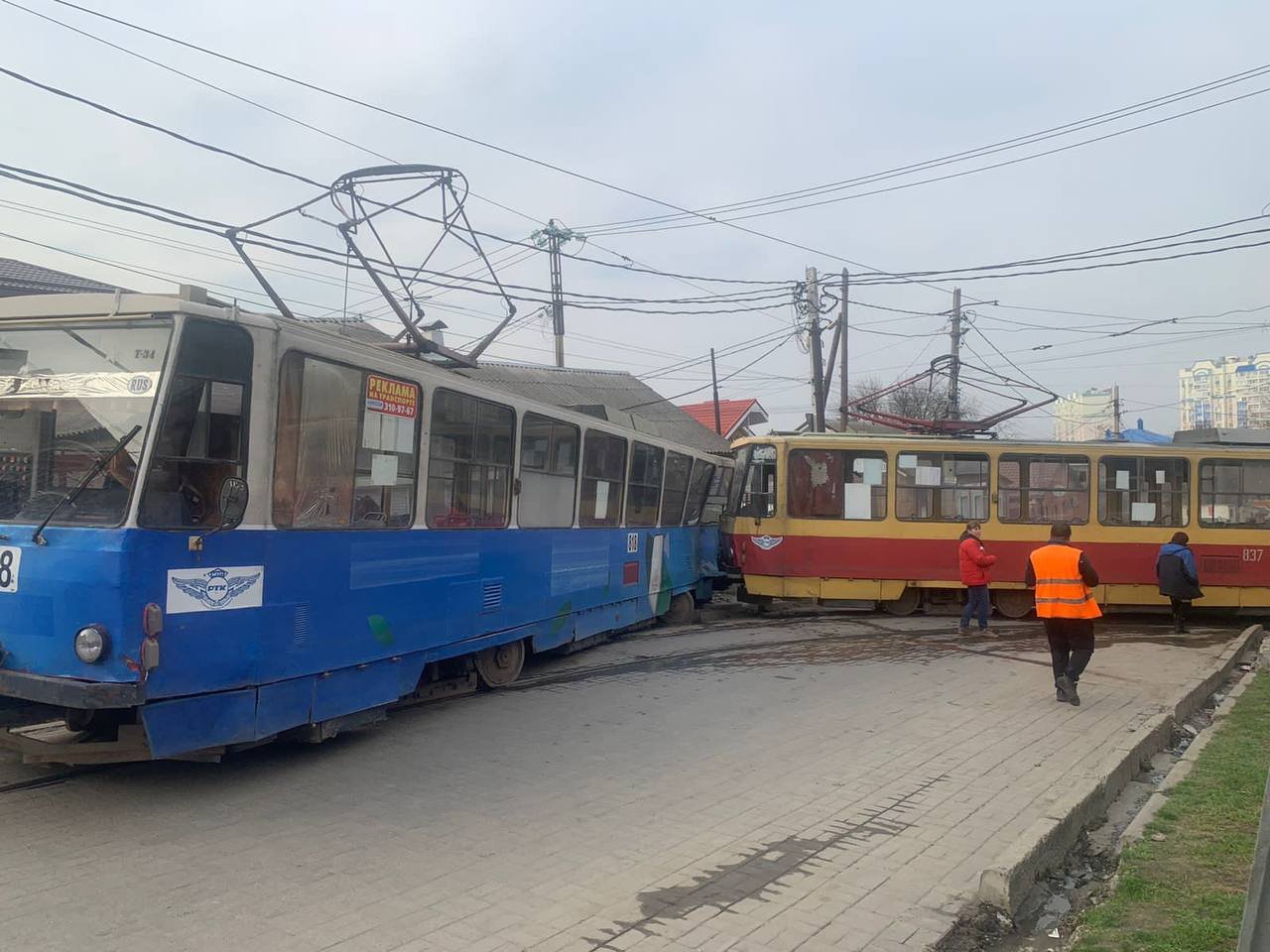 Трамвай протаранил дом на улице Скачкова в Ростове