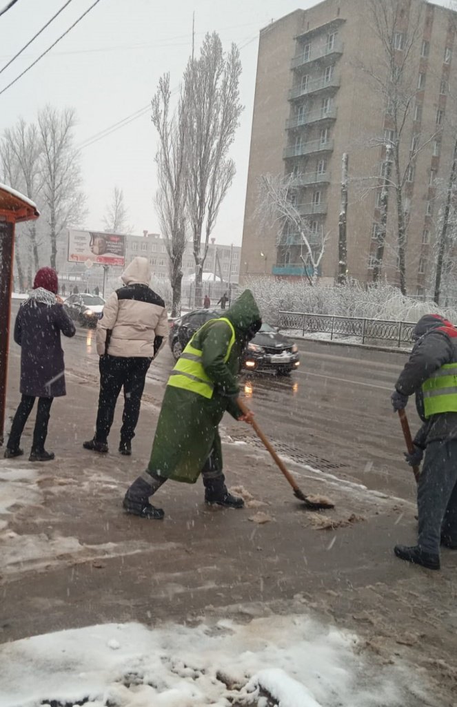 Уборка снега в Ростове 30 марта