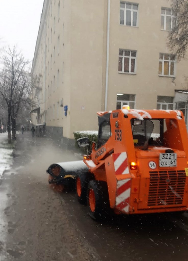 Уборка снега в Ростове 30 марта