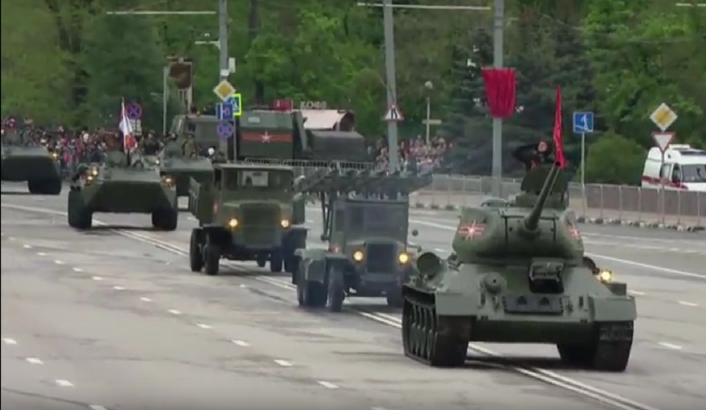 Колонна исторической военной техники 9 мая 2023 в Ростове