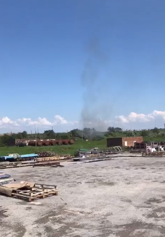 Обломки упавшего в Таганроге дрона и место его падения