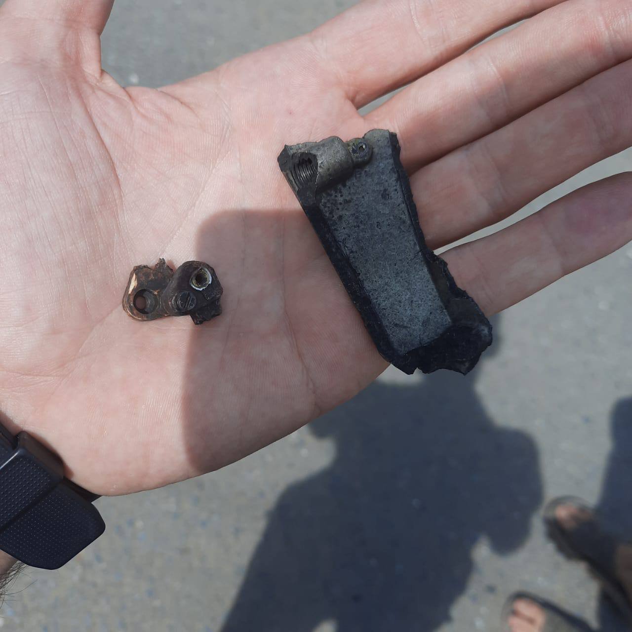 Обломки ракеты, сбитой между Донецком и Каменском