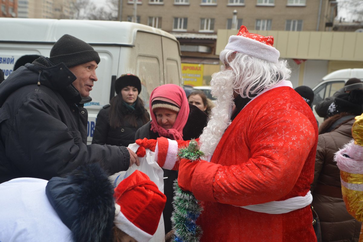 Дед Ростов. Бристоль раздает подарки ветеранам список.