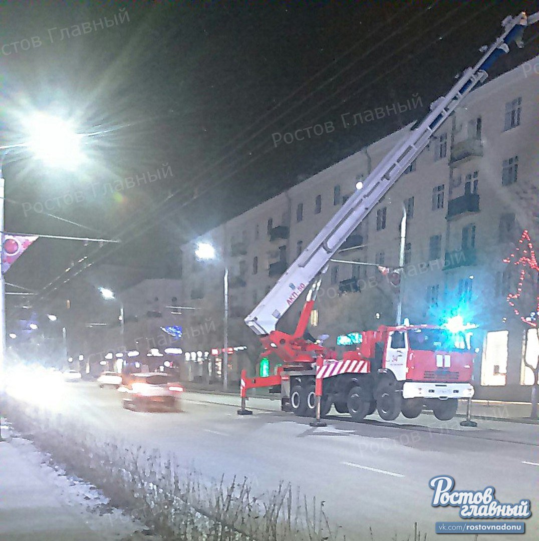 На Большой Садовой в Ростове обвалился балкон, есть пострадавшие - очевидцы