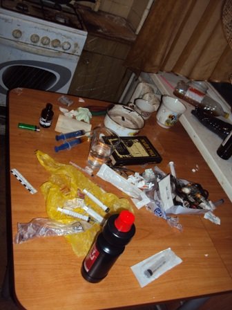 Депортированный из США ростовчанин организовал семейный наркопритон (фото) - фото 1