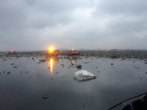 В Ростове-на-Дону разбился пассажирский Boeing, на борту был 61 человек (фото) - фото 2