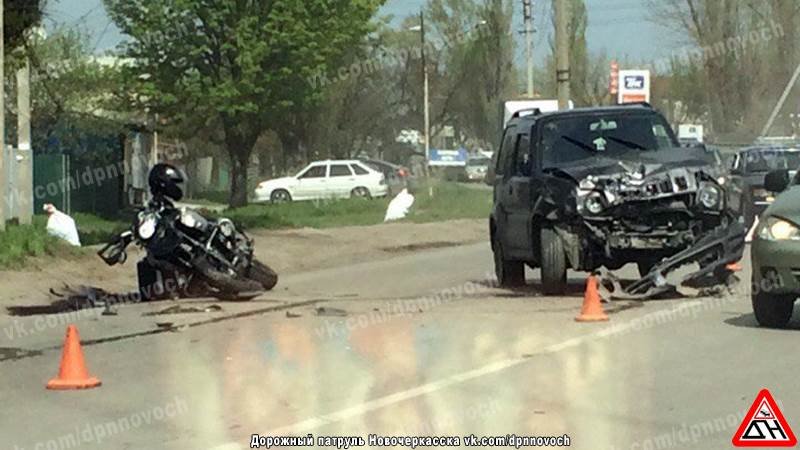 В серьезном ДТП в Новочеркасске столкнулись мотоцикл и внедорожник (фото) - фото 1